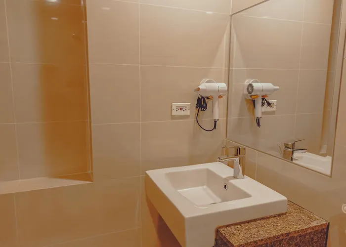 Casabay Eastwood Staycation 4*
